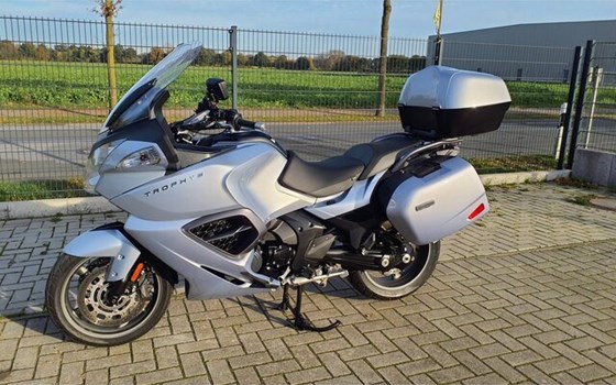 Gebrauchtmotorrad Triumph Trophy SE - Bild 11
