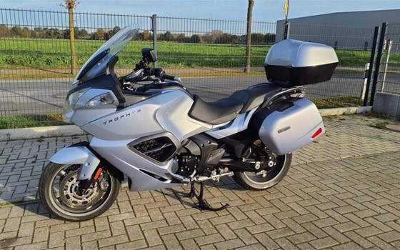 Gebrauchtmotorrad Triumph Trophy SE - Bild 5
