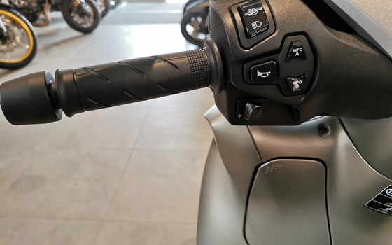 Neufahrzeug Honda SH350i - Bild 11