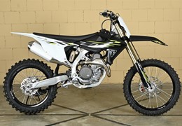 Neumotorrad Triumph TF 450-X