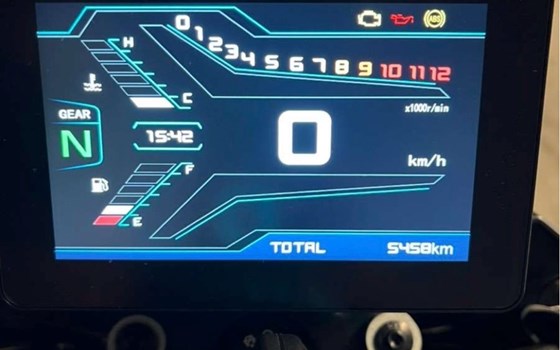 Gebrauchtmotorrad QJ Motor SRK 400 - Bild 6