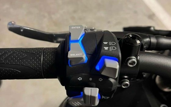 Gebrauchtmotorrad QJ Motor SRK 400 - Bild 4