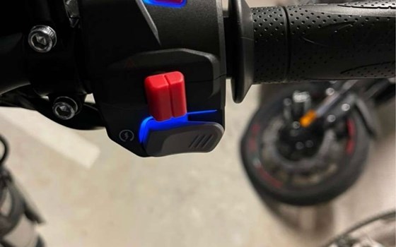 Gebrauchtmotorrad QJ Motor SRK 400 - Bild 5