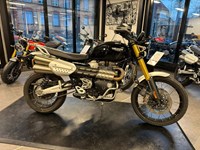 Gebrauchtmotorrad Triumph Scrambler 1200 XE * Sapphire Black