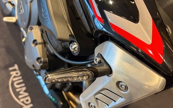 Gebrauchtmotorrad Triumph Speed Triple 1200 RS - Bild 8