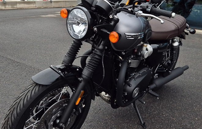 Triumph Bonneville T120 Black
