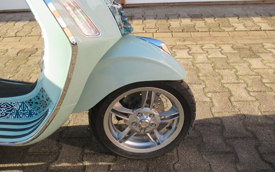 Neufahrzeug Vespa Primavera 50 Batik - Bild 13