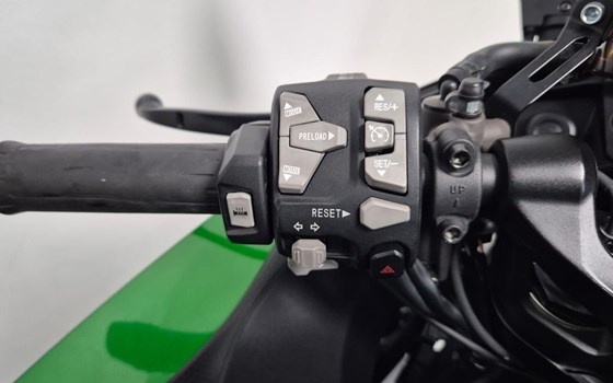 Gebrauchtmotorrad Kawasaki Ninja H2 SX SE+ - Bild 11