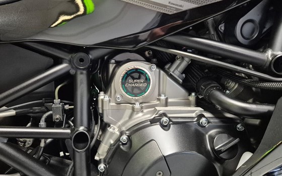 Gebrauchtmotorrad Kawasaki Ninja H2 SX SE+ - Bild 7
