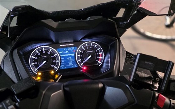 Gebrauchtmotorrad Honda Forza 350 - Bild 2