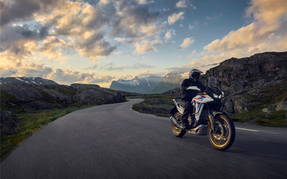 Neufahrzeug Honda XL750 Transalp E-Clutch - Bild 2