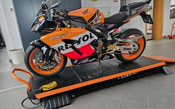 Gebrauchtmotorrad Honda CBR1000RR Fireblade - Bild 10