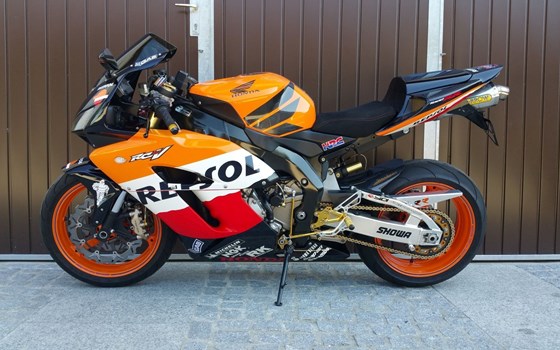 Gebrauchtmotorrad Honda CBR1000RR Fireblade - Bild 2