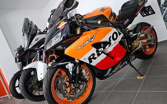 Gebrauchtmotorrad Honda CBR1000RR Fireblade - Bild 8