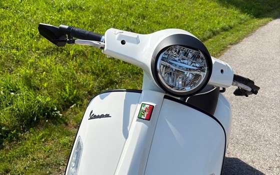 Gebrauchtmotorrad Vespa GTS 300 - Bild 1