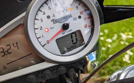 Gebrauchtmotorrad Triumph Speed Triple 1050 - Bild 2