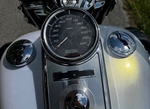 Gebrauchtmotorrad Harley-Davidson CVO Road King FLHRSE - Bild 3