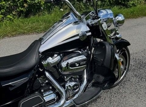 Gebrauchtmotorrad Harley-Davidson CVO Road King FLHRSE - Bild 5