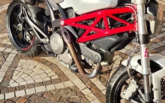 Gebrauchtmotorrad Ducati Monster 796 - Bild 1
