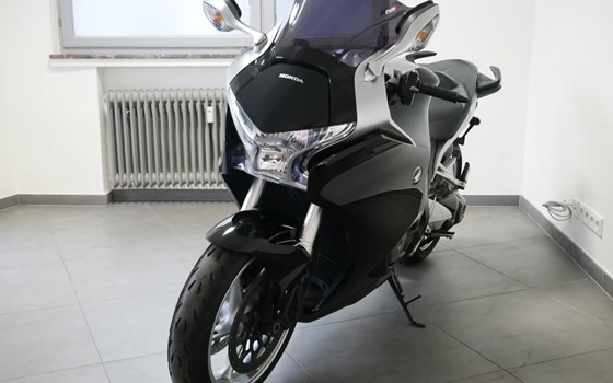 Gebrauchtmotorrad Honda VFR 1200 F - Bild 2