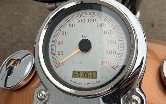 Gebrauchtmotorrad Harley-Davidson Dyna Super Glide Custom FXDC - Bild 12