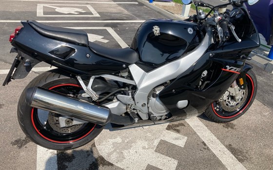 Gebrauchtmotorrad Yamaha FZR 600 R - Bild 3