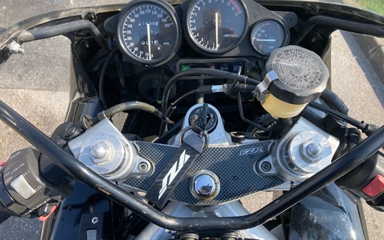 Gebrauchtmotorrad Yamaha FZR 600 R - Bild 2