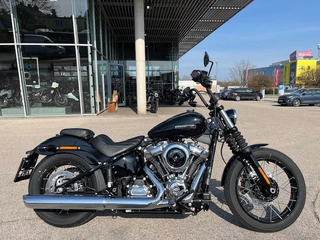 Harley-Davidson Softail Street Bob FXBB (Vivid Black) - Bild 4