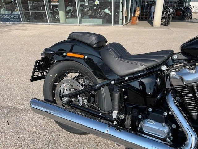 Harley-Davidson Softail Street Bob FXBB (Vivid Black) - Bild 7