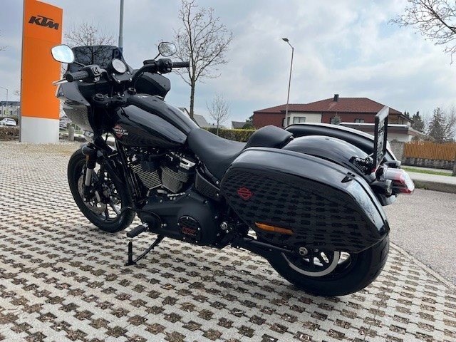 Harley-Davidson Softail Low Rider ST (Midnight Firestorm/Black Finish) - Bild 10