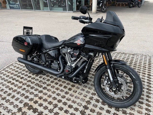 Harley-Davidson Softail Low Rider ST (Midnight Firestorm/Black Finish) - Bild 2