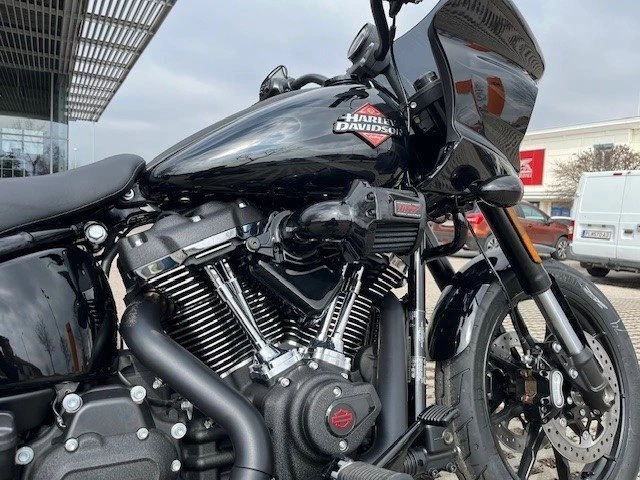 Harley-Davidson Softail Low Rider ST (Midnight Firestorm/Black Finish) - Bild 4