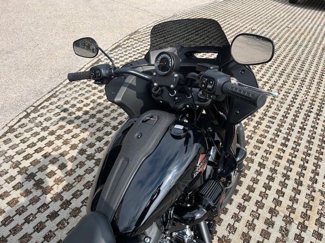 Harley-Davidson Softail Low Rider ST (Midnight Firestorm/Black Finish) - Bild 6