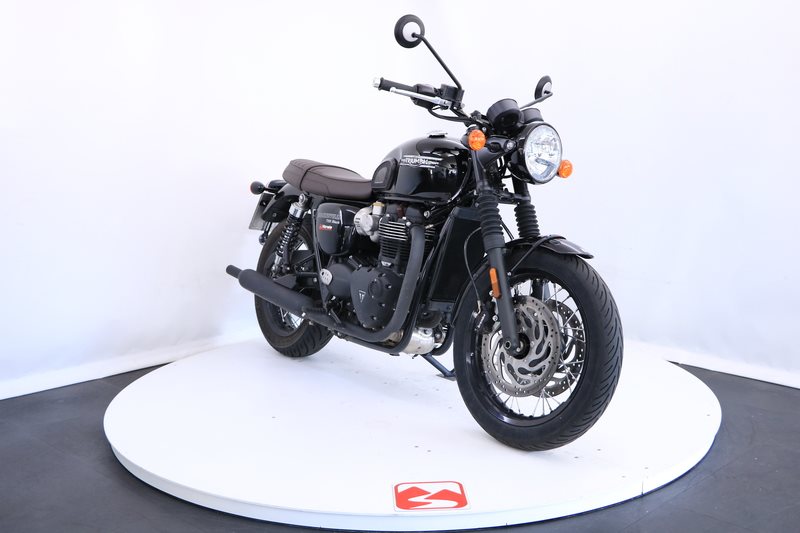 Triumph Bonneville T120 Black
