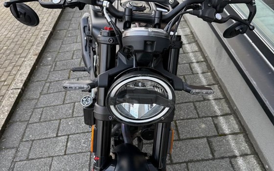 Gebrauchtmotorrad Husqvarna Svartpilen 401 - Bild 3