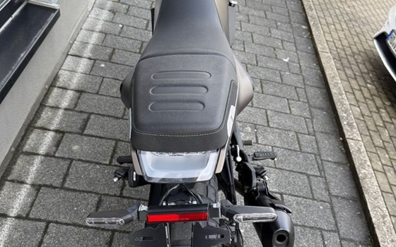 Gebrauchtmotorrad Husqvarna Svartpilen 401 - Bild 4