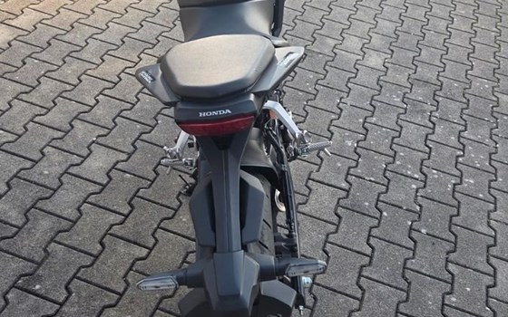 Gebrauchtmotorrad Honda CB125R - Bild 4