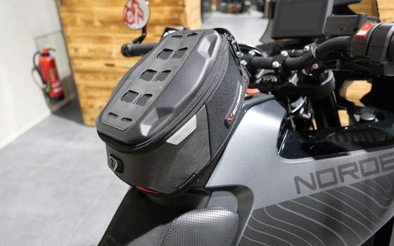 Gebrauchtmotorrad Husqvarna Norden 901 - Bild 10