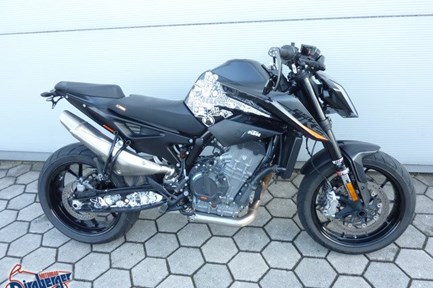 KTM 890 Duke
