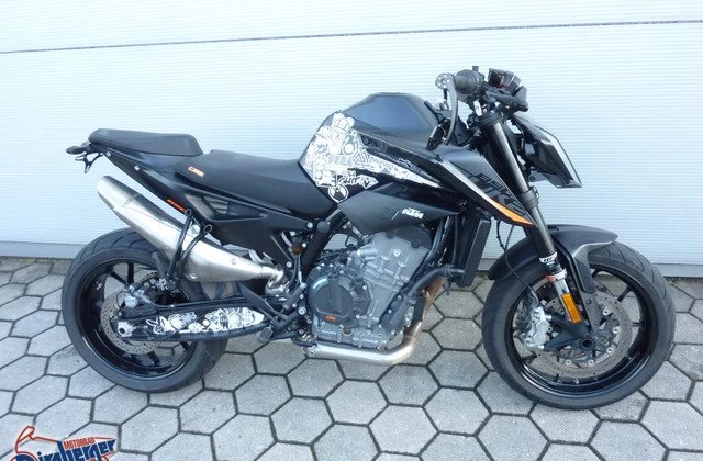 KTM 890 Duke
