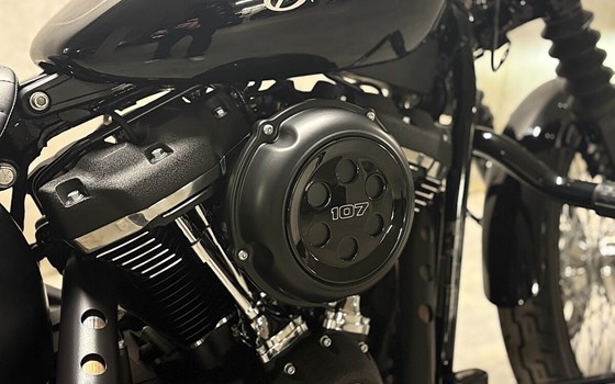 Gebrauchtmotorrad Harley-Davidson Softail Street Bob FXBB - Bild 3