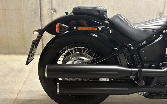 Gebrauchtmotorrad Harley-Davidson Softail Street Bob FXBB - Bild 4
