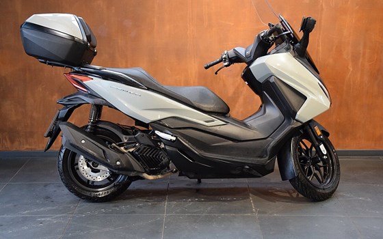 Gebrauchtmotorrad Honda Forza 125 - Bild 3