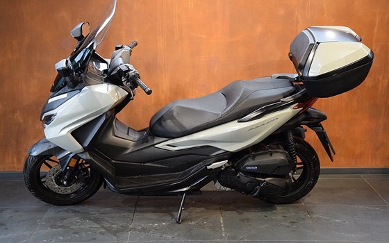 Gebrauchtmotorrad Honda Forza 125 - Bild 4