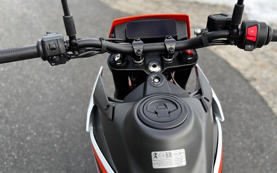 Neufahrzeug KTM 390 SMC R - Bild 12