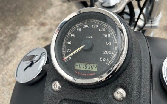 Gebrauchtmotorrad Harley-Davidson Dyna Street Bob FXDB - Bild 12