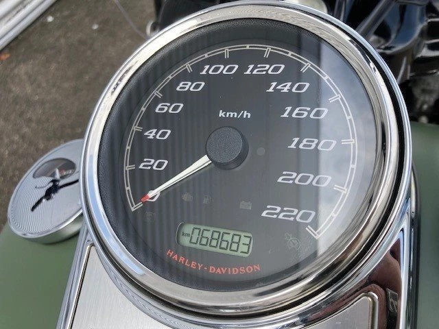 Harley-Davidson Road King Classic FLHRC (Sonderlackierung by Air Philippe) - Bild 11