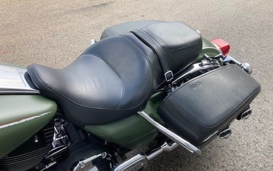 Gebrauchtmotorrad Harley-Davidson Road King Classic FLHRC - Bild 10