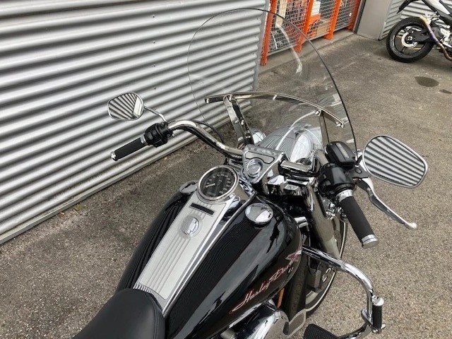 Harley-Davidson Touring Road King FLHR (Vivid Black) - Bild 5