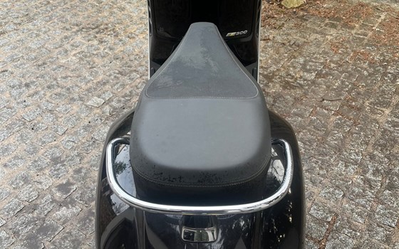 Gebrauchtmotorrad Vespa GTS 300 hpe Super Tech - Bild 2